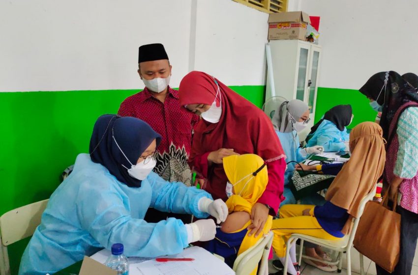  Vaksinasi Lanjutan di SD Muhammadiyah IV Meruyung