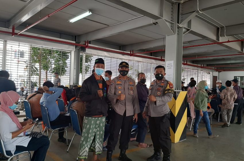  Binmas Polres Metro Jakpus Dampingi Monitoring Vaksinasi Booster Presisi di PMJ