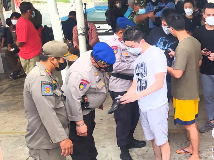  Setelah Scan PeduliLindungi di Dermaga Marina Ancol, 99 Penumpang Kapal Berangkat ke Pulau Seribu