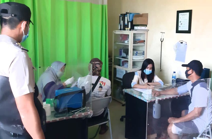  Warga Pulau Kelapa Antusias Jalani Suntik Vaksin Dosis 3 Yang Digelar Polsek Kep Seribu Utara