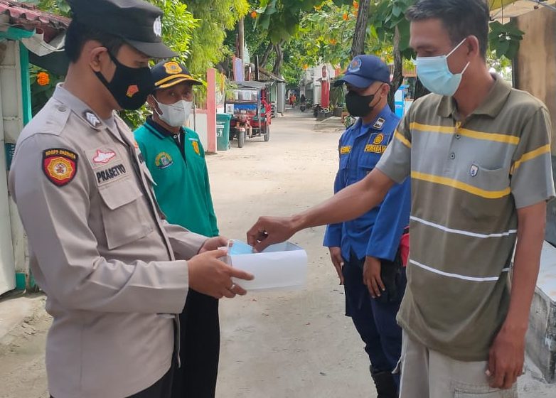  Warga di 8 Pulau Diimbau Taat ProKes dan Dibagikan 1.100 Masker Oleh Polres Kep Seribu