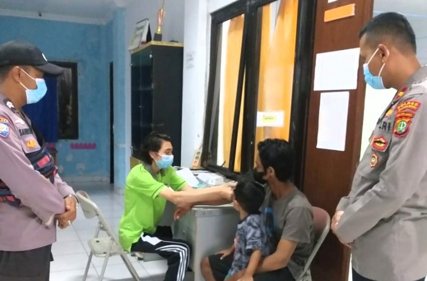  Kejar Capaian Vaksin Dosis 3, Polsek Kep Seribu Selatan Gelar Pelayanan Vasksinasi Booster di Pulau Lancang