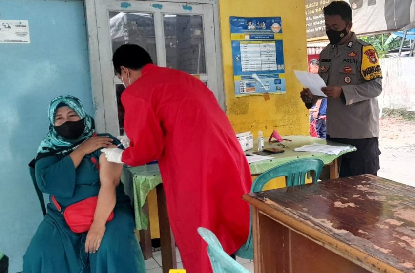  Gelar Suntik Vaksin Dosis 3 di Empat Pulau Pemukiman, Ratusan Warga Datangi Gerai Vaksin Booster Polsek Kep Seribu Selatan