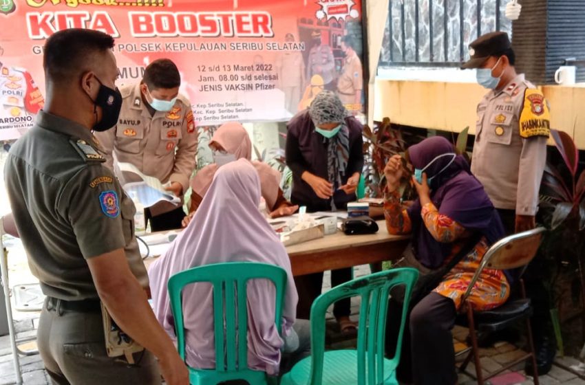  Vaksinasi Booster COVID-19 Terus Digelar di 4 Pulau Pemukiman oleh Polsek Kep Serubu Selatan