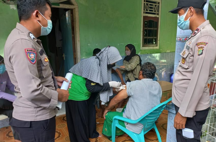  Polsek Kep Seribu Selatan Serentak Gelar Suntik Vaksin Booster di 4 Pulau Pemukiman