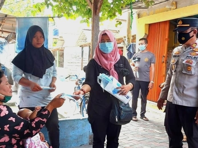  Bersama Polres Kepulauan Seribu 3000 Masker Dibagikan JKS ke Warga di Pulau Tidung