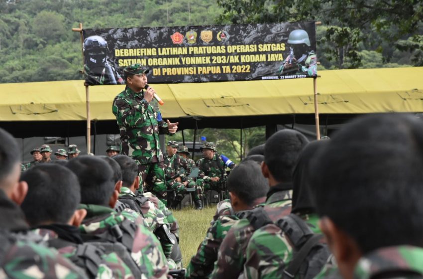  Danrindam Jaya Resmi Tutup Latihan Pratugas Satgas Batalyon Infanteri Mekanis 203/AK