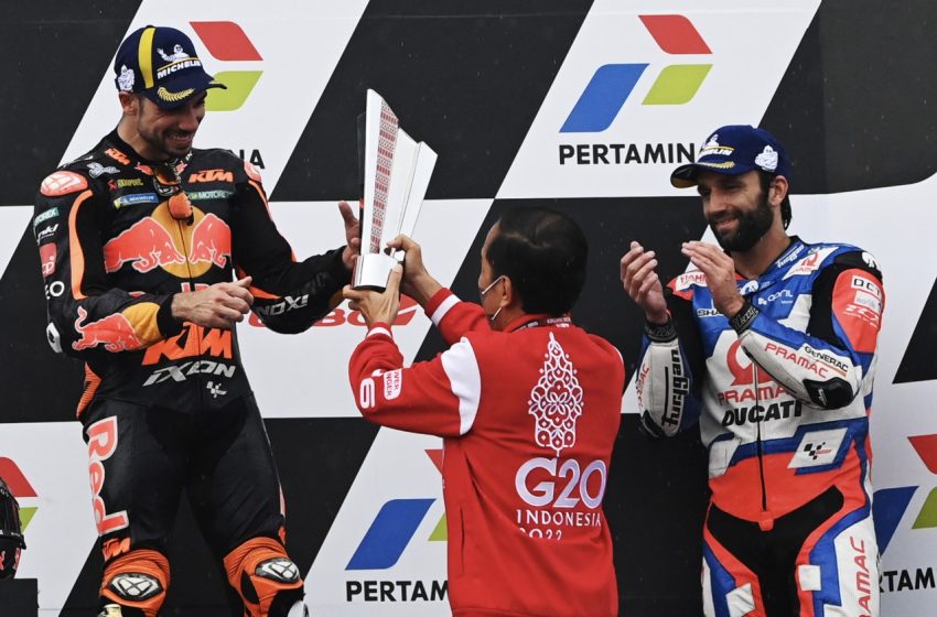  Serahkan Trofi, Presiden Bangga MotoGP Mandalika Sukses