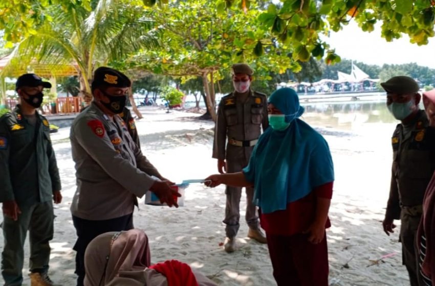  900 Masker dibagikan Polres Kep Seribu ke Warga di 8 Pulau