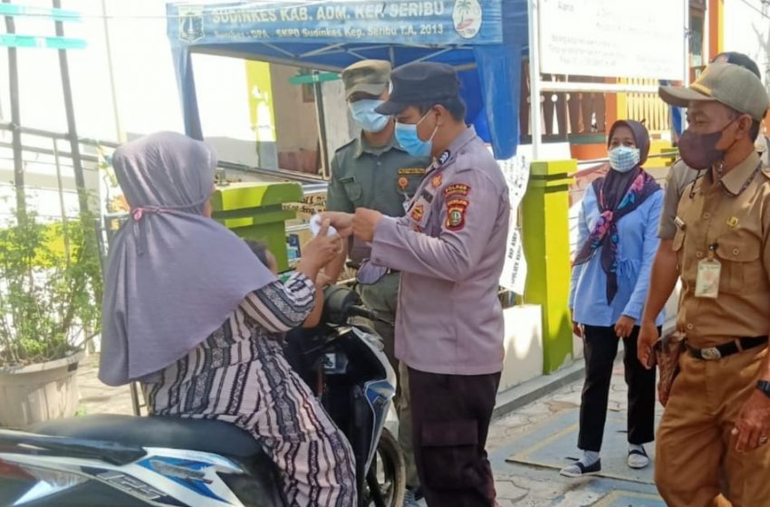  Imbau Taat ProKes, Polres Kep Seribu Bagikan 1.000 Masker ke Warganya