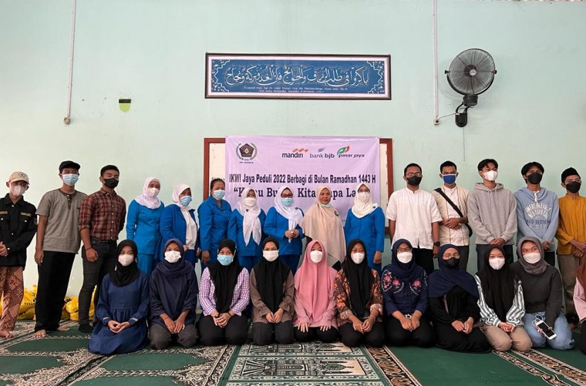 IKWI Jaya Salurkan Sembako di Yayasan Pendidikan Almubarak Pondok Aren
