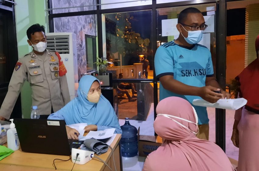  Polsek Kep Seribu Utara Pusatkan Layanan Vaksinasi Booster COVID-19 Ramadhan di Pulau Panggang