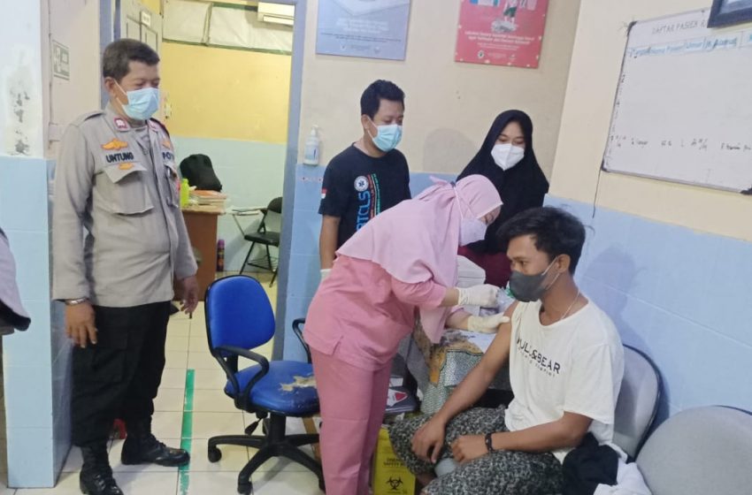  Polsek Kep Seribu Utara Pusatkan Layanan Vaksinasi Booster COVID-19 Ramadhan di Pulau Kelapa