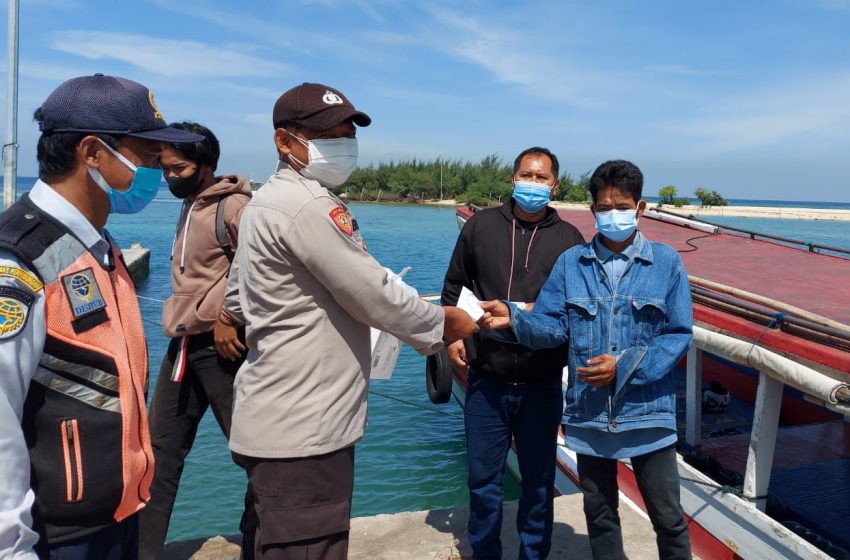  900 Masker dibagikan Polres Kep Seribu ke Warga di 8 Pulau dalam Cegah Sebaran Covid19