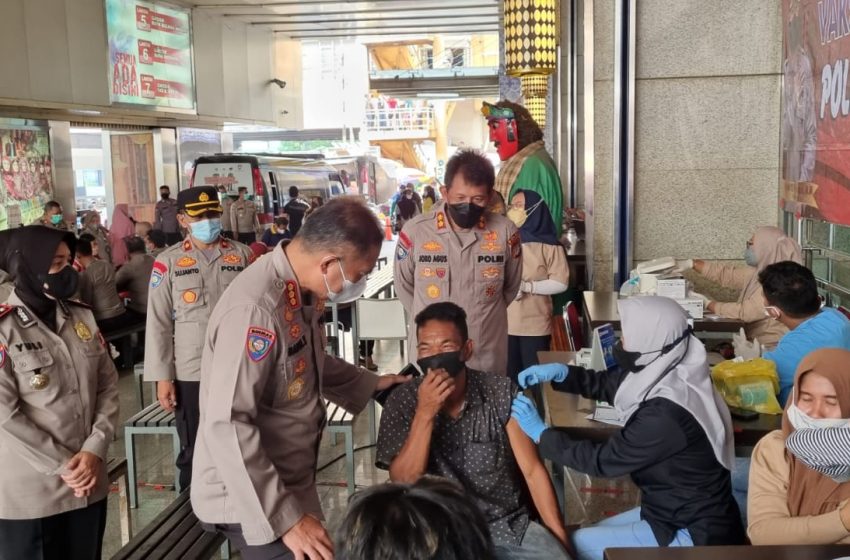  Polda Metro Jaya Gelar Akselerasi Percepatan Vaksin di Pasar Tanah Abang