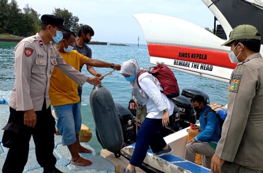  Taat ProKes dan Scan PedulilLindungi diwajibkan Polsek Kep Seribu Selatan kepada 139 Penumpang Kapal