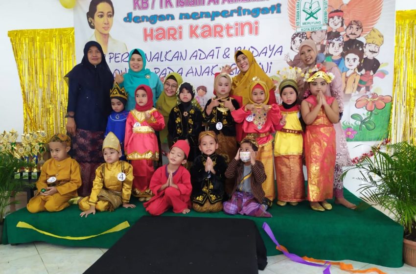  Mengenang lbu Kartini, Tk Islam Plus Al-Amanah Menggelar Fashion Show Dengan Baju Adat Daerah