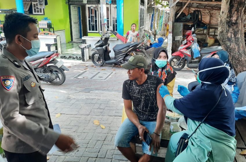  Jelang Lebaran, Polsek Kep Seribu Selatan Gelar Vaksinasi Booster Ramadhan Door to Door