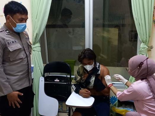  Vaksinasi Booster Ramadhan Polsek Kep Seribu Utara digelar di Pulau Harapan