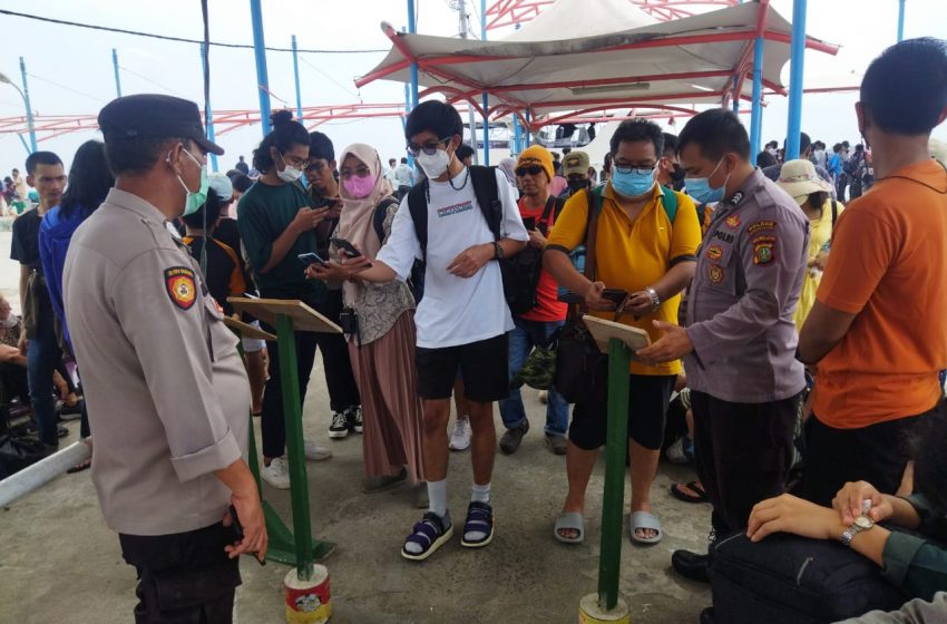  Pospam Ketupat Jaya Pulau Harapan Beri Pengamanan Kedatangan 707 Wisatawan dan Wajibkan Scan PeduliLindungi