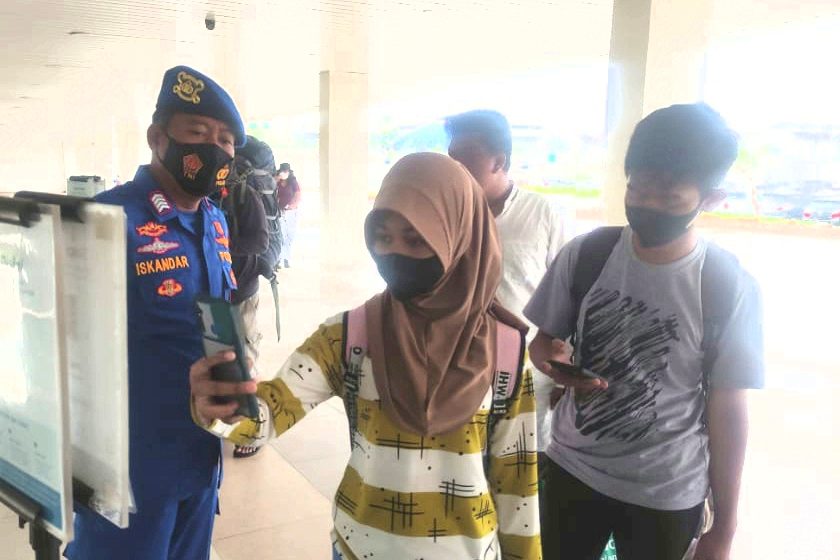  324 Wisatawan Berangkat ke Pulau Seribu setelah Dapat Imbauan ProKes dan Jalani Scan PeduliLindungi di Pelabuhan Kaliadem