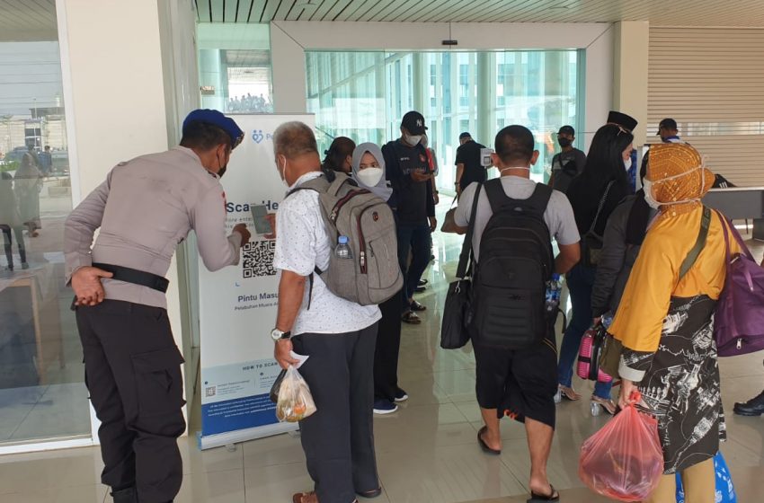  Jelang Libur Akhir Pekan, 350 Wisatawan Berangkat ke Pulau Seribu Setelah Scan PeduliLindungi di Pelabuhan Kaliadem