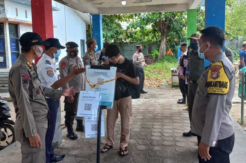  224 Tiba dan 181 Tinggalkan Pulau Tidung, Pospam Ops Ketupat Jaya-2022 Setempat Terus Gelar Pengamanan Arus Wisatawan di Dermaga