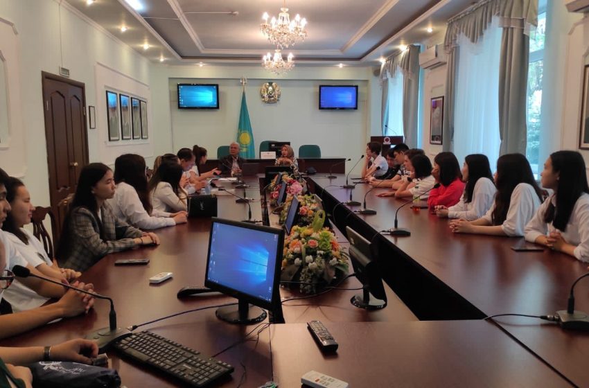  Kazakh Ablai Khan University Bekerja Sama dengan UPNVJ Dirikan Indonesian Corner
