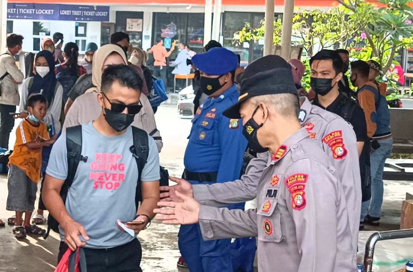  Polres Kep Seribu Gelar Pengawasan ProKes di Dermaga Marina Ancol dan Wajibkan 334 Penumpang Kapal ke Pulau Jalani Scan PeduliLindungi