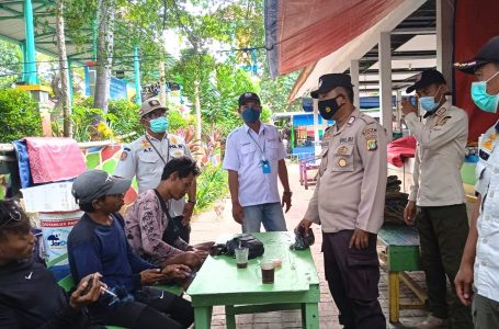 Cegah Sebaran COVID-19, Polsek Kep Seribu Selatan Terus Gelar Patroli Pengawasan dan Berikan Imbauan Taat ProKes