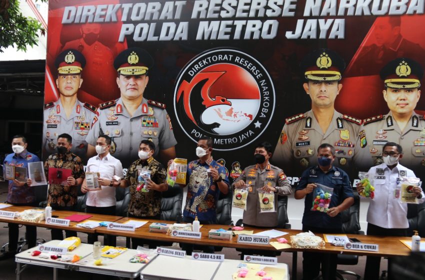  Ditresnarkoba Polda Metro Jaya Ungkap Pelaku Kasus Narkotika Jenis Coca 