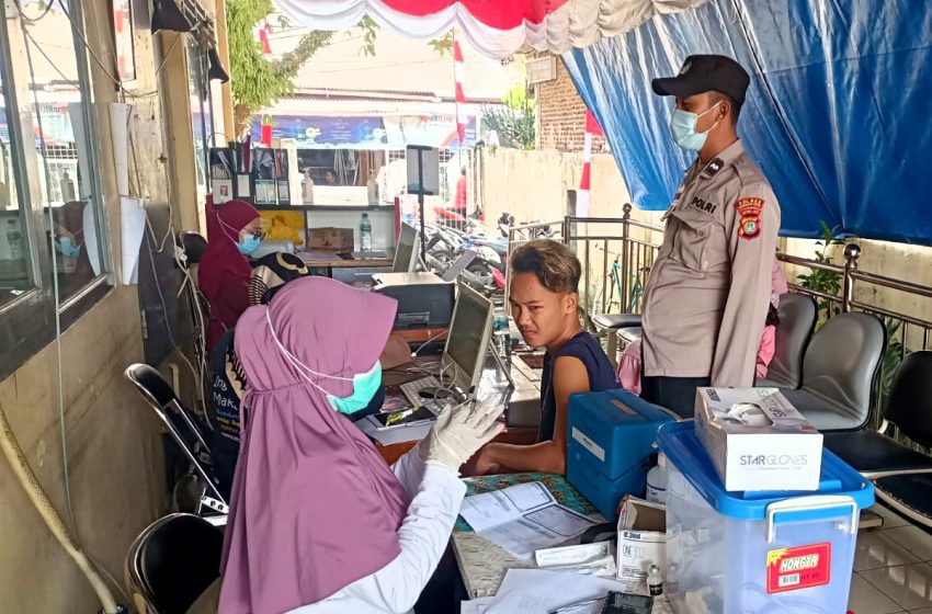  Gerai Vaksin Booster Merdeka Polsek Kep Seribu Utara Beri Pelayanan Suntik Vaksin Dosis 3 ke Warga Pulau Kelapa