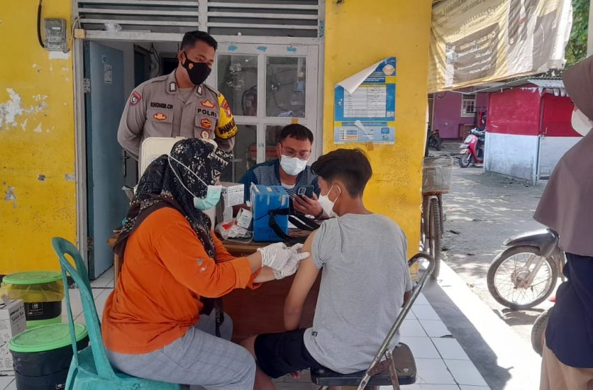  Polsek Kepulauan Seribu Selatan Terus Gencarkan Vaksinasi Booster Merdeka