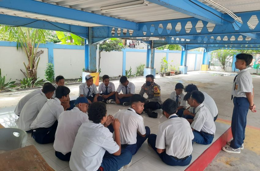  Bhabinkamtibmas Pulau Lancang Gelar Police Goes to School di SMPN 288