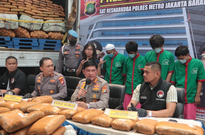  Polres Metro Jakarta Barat Mengungkap Jaringan Peredaran Narkoba Jenis Ganja 304 Kg lintas Sumatra – Jawa