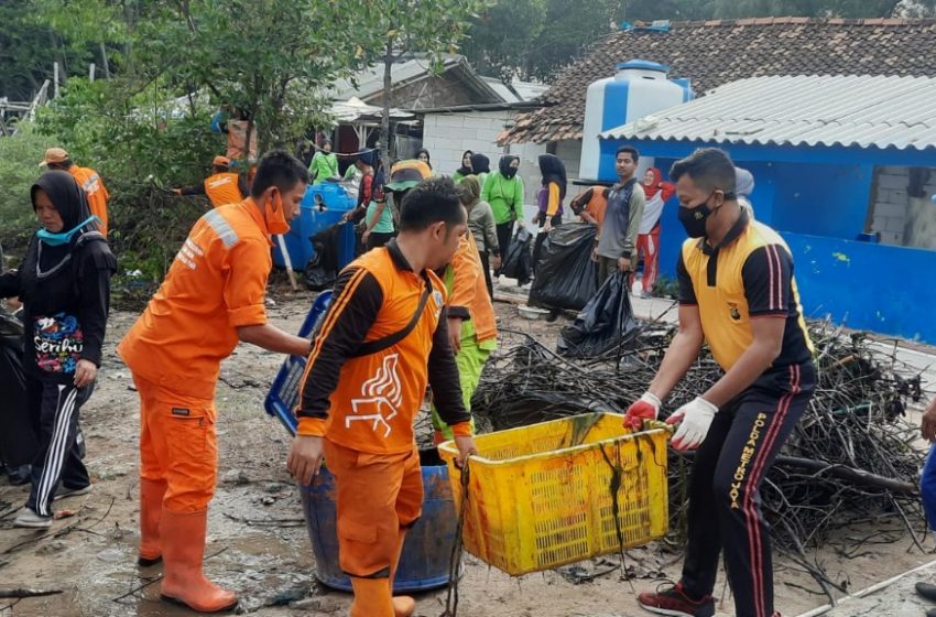  Jumat Bersih, Sebuah Wujud Kepedulian dan Pelayanan Prima Polres Kep. Seribu untuk Masyarakat