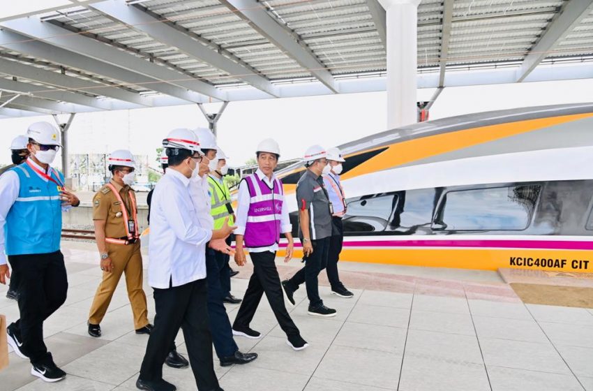  Dampingi Presiden Jokowi Tinjau Kereta Cepat, Dirut PLN: Infrastruktur Listrik Rampung Juni 2023