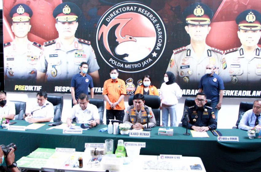  Polda Metro Jaya Ungkap Kasus Peredaran Narkotika Jenis Kokain dan Ekstasi buatan Sendiri 