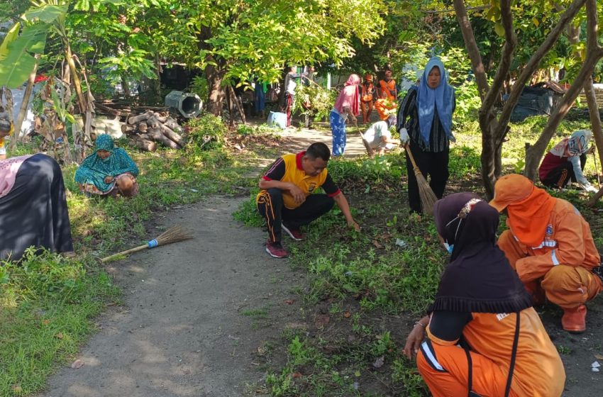  Program Jumat Bersih Polres Kepulauan Seribu