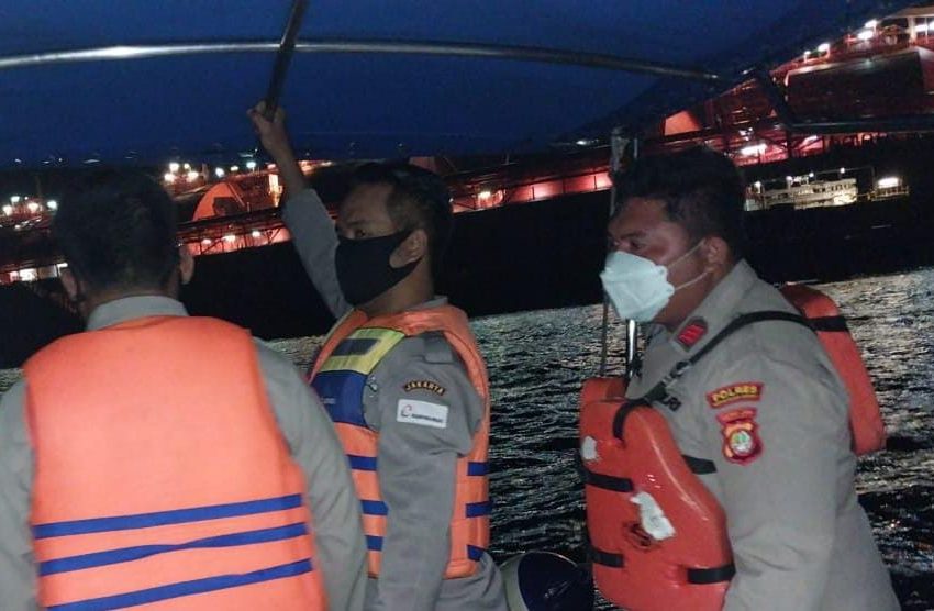  Jaga Kondusivitas, Sat Polair Polres Kepulauan Seribu Laksanakan Patroli Malam Perairan