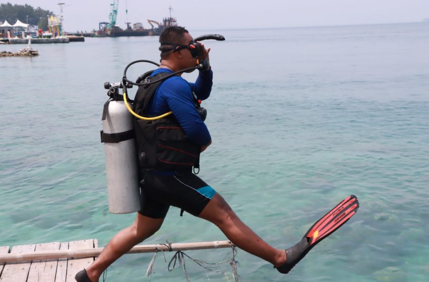  Arungi Dasar Laut Pulau Pramuka, Polres Kep. Seribu Laksanakan Latkatpuan Selam