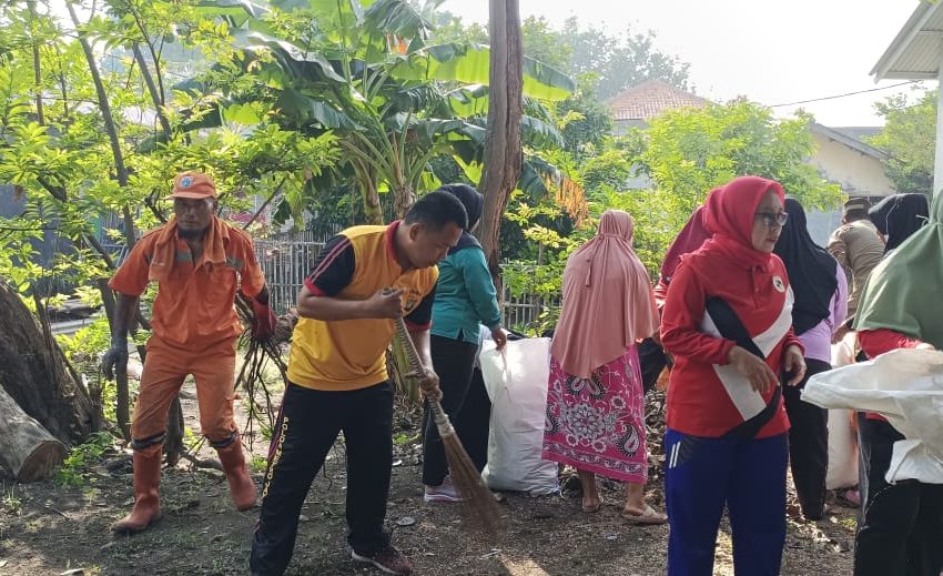  Jumat Bersih, Seluruh Wilayah Kepulauan Seribu Laksanakan Bersih-Bersih Lingkungan