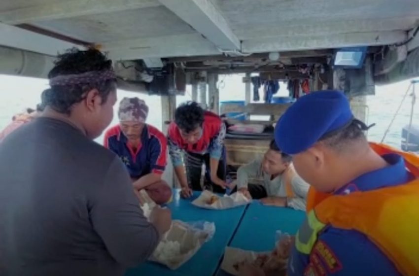  Makan Siang diatas Kapal, Bentuk Pendekatan Humanis Sat Polair Polres Kepulauan Seribu Kepada Nelayan