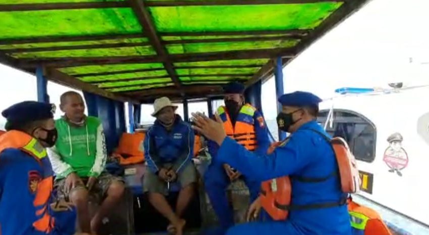  Patroli Perairan Sat Polair Polres Kepulauan Seribu Sambangi Para Nelayan