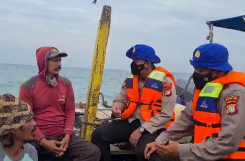 Patroli Perairan Sat Polair Polres Kepulauan Seribu, Menjaga Nelayan Tetap Aman