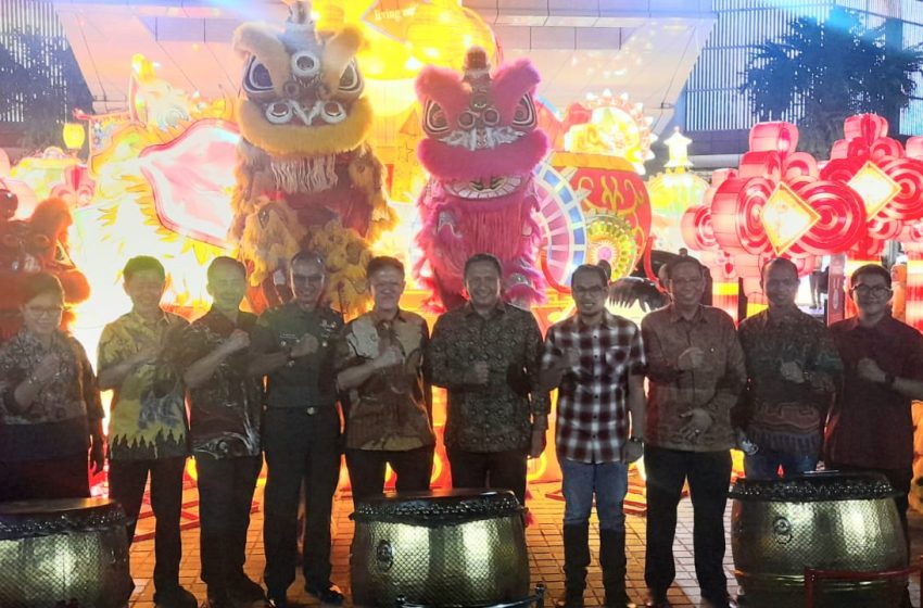  Menparekaf Sandiaga Uno Apresiasi Festival Lampion Terbesar Se-lndonesia di Living World