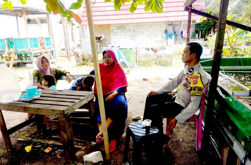  Sambang Warga, Pak Bhabin Pulau Panggang Jalin Komunikasi dengan Ibu-ibu