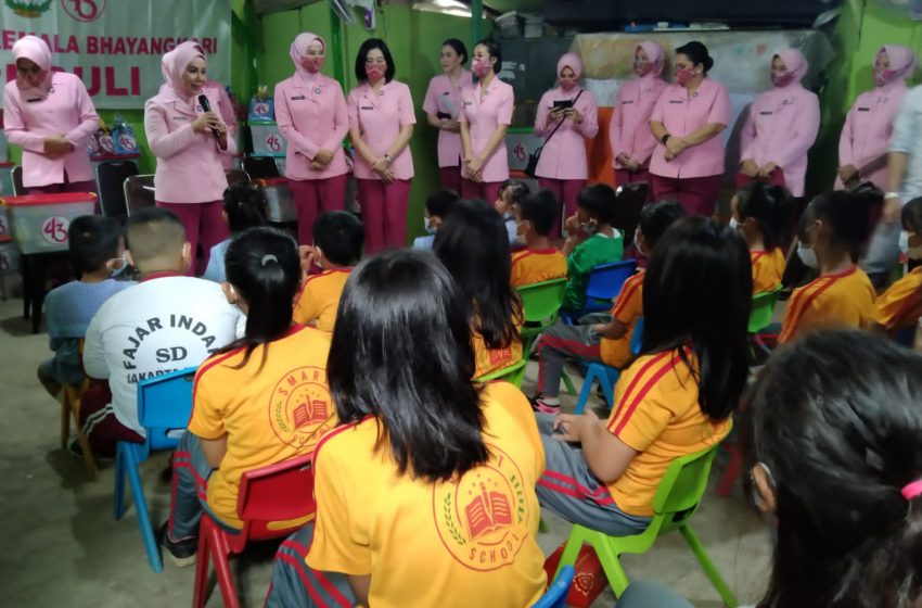  HUT ke-43 Yayasan Kemala Bhayangkari Peduli, Gelar Baksos di Smart School Jakarta
