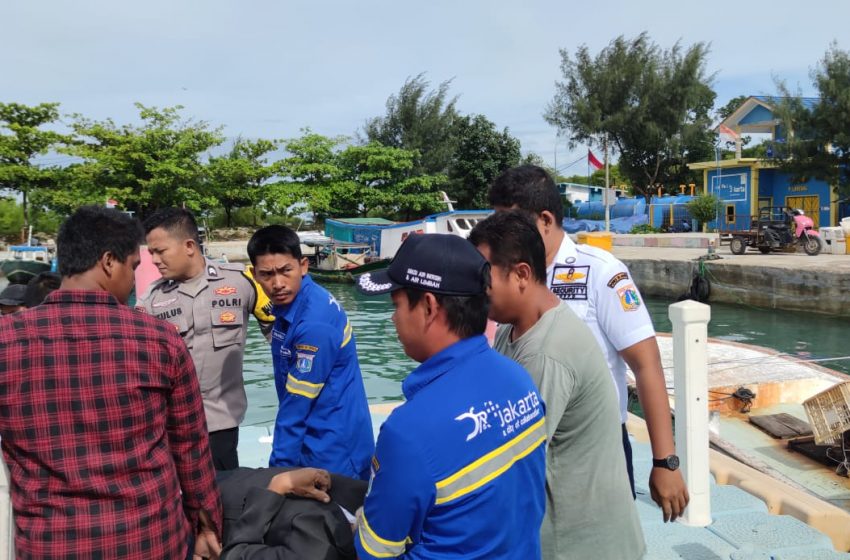  Pelayanan Prima, Bhabinkamtibmas Pulau Lancang Bantu Warga Stroke Evakuasi ke RSUD Cengkareng
