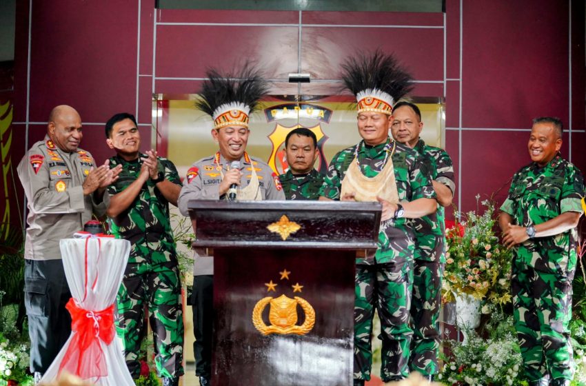  Ratas Bareng Presiden, Kapolri Tegaskan TNI-Polri Kawal Seluruh Kebijakan di Papua